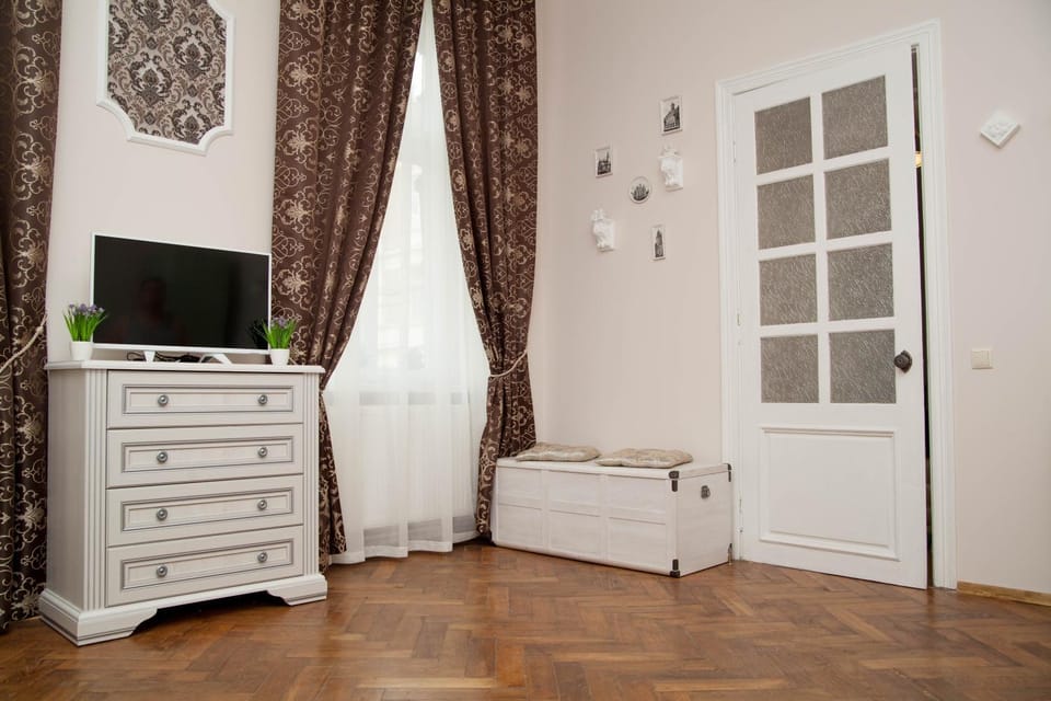 Living room, Photo of the whole room