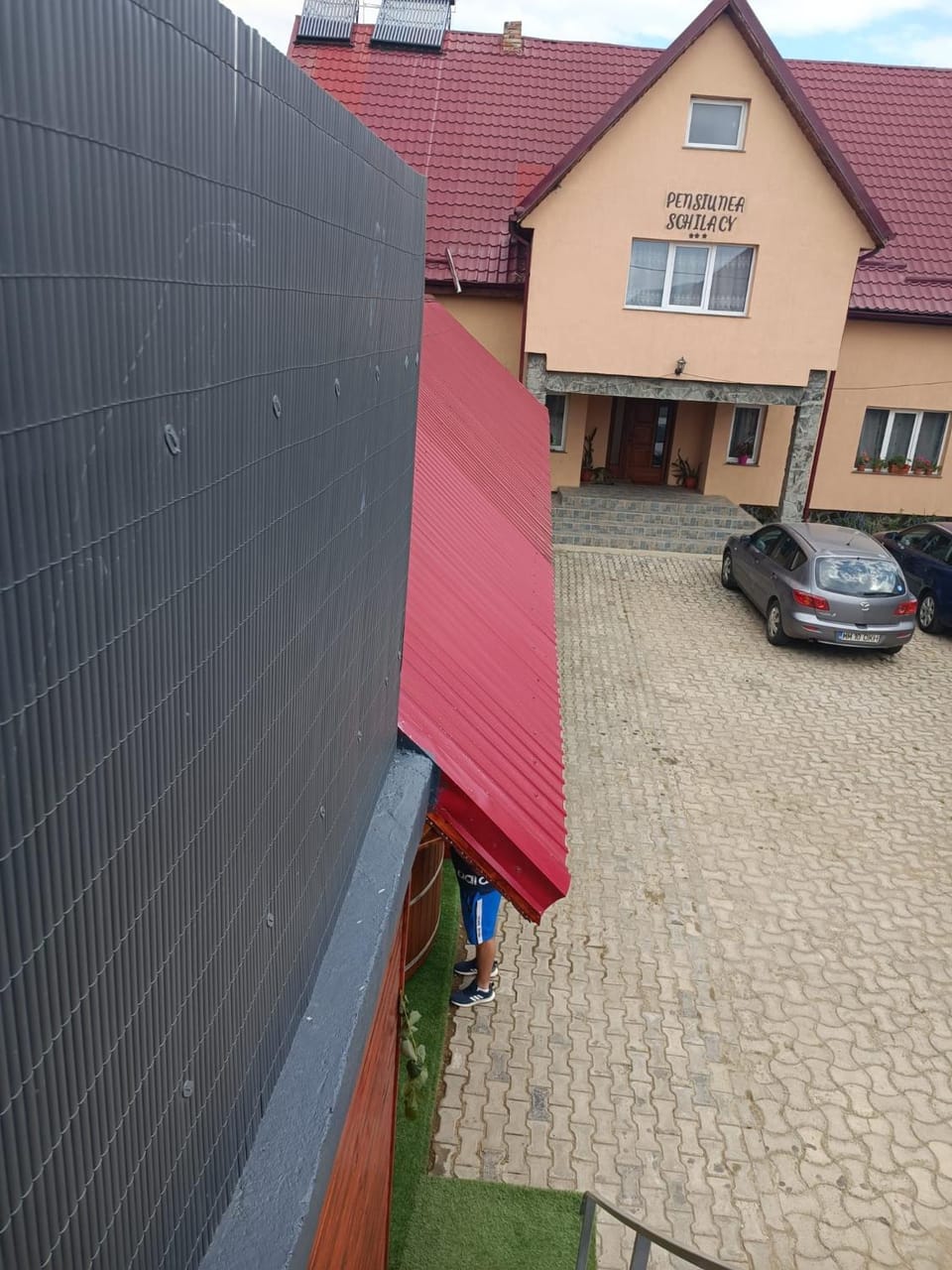 Facade/entrance