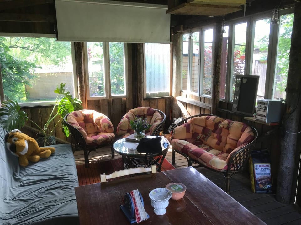 Communal lounge/ TV room, BBQ facilities, Garden, Food and drinks, Evening entertainment, Communal kitchen