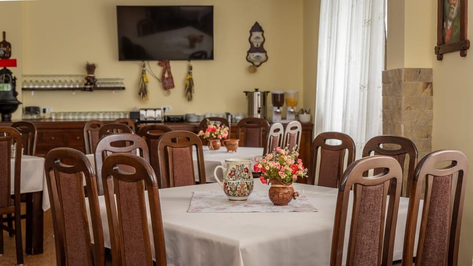 Restaurant/places to eat, Dining area