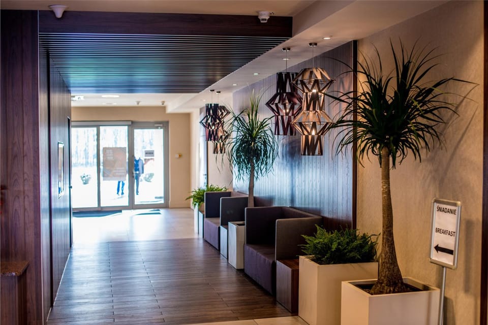 Staff, People, Lobby or reception, Guests