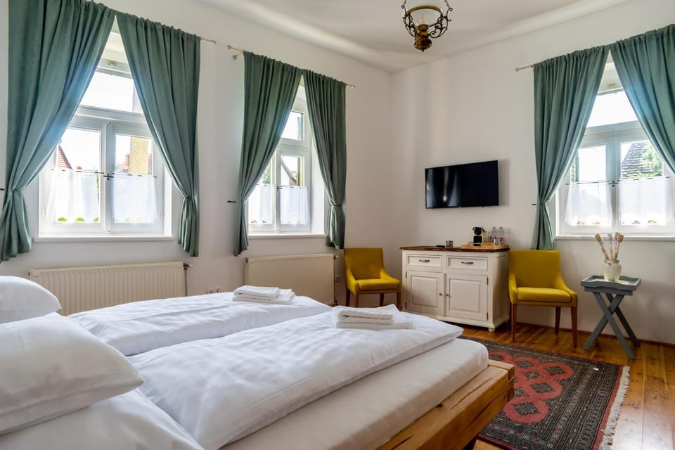 Bed, Living room, Photo of the whole room