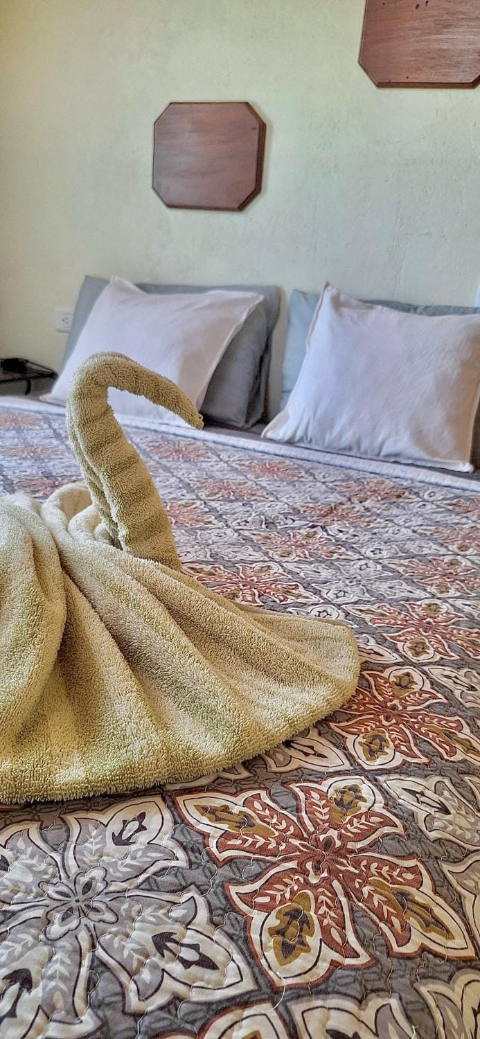 Bed, Bedroom, towels