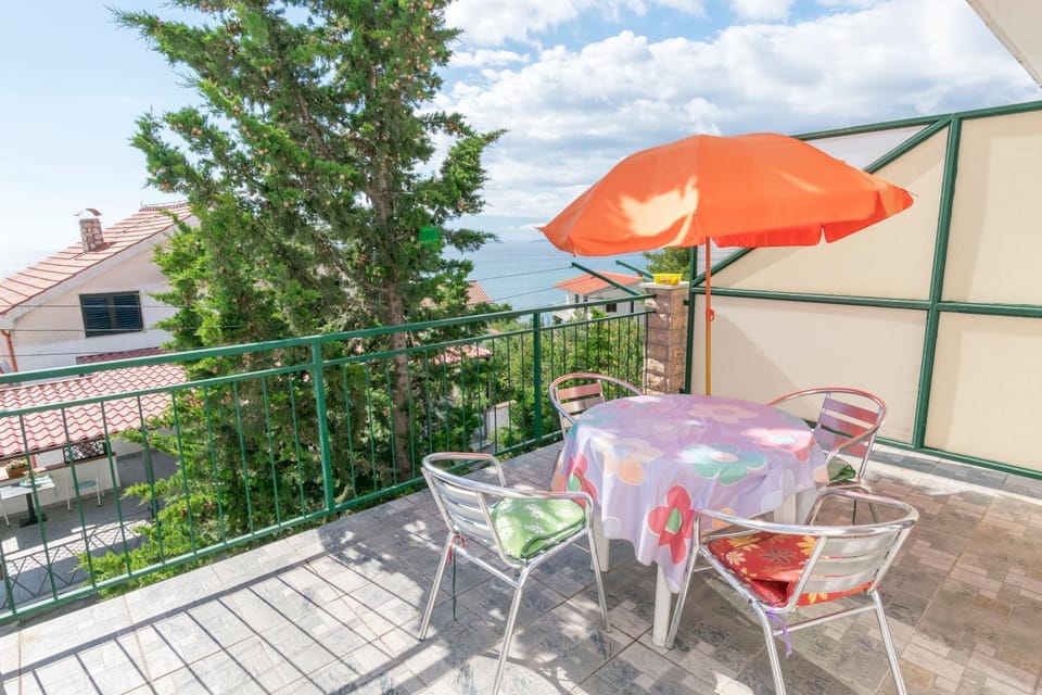 Property building, Balcony/Terrace, Seating area