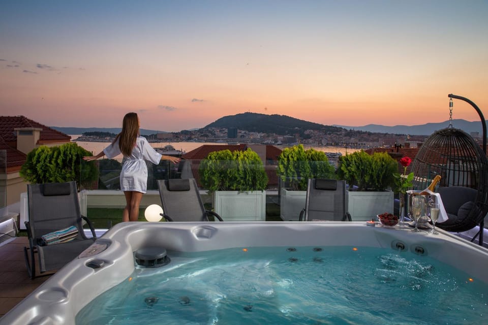 People, Spa and wellness centre/facilities, City view, Sea view, Sunset