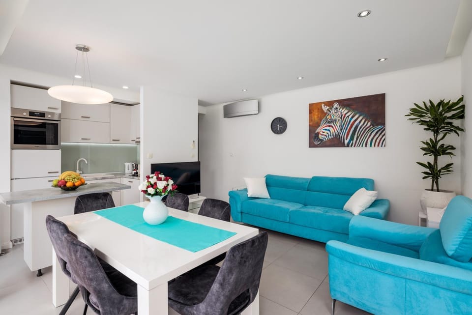 Living room, Seating area, kitchen