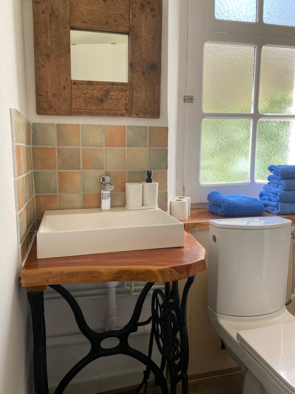 Toilet, Bathroom, towels