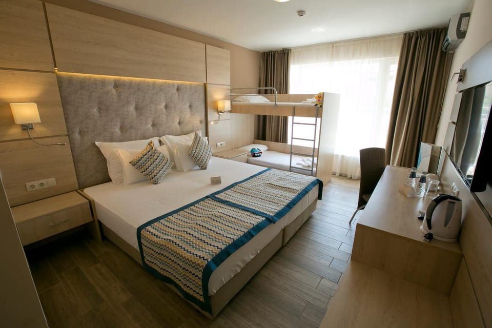 Bed, TV and multimedia, Photo of the whole room, Bedroom, bunk bed