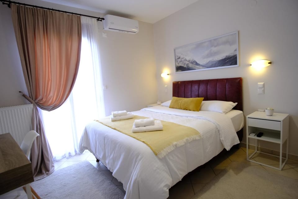 Bed, Photo of the whole room, towels