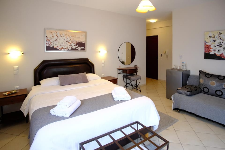 Bed, Photo of the whole room, towels