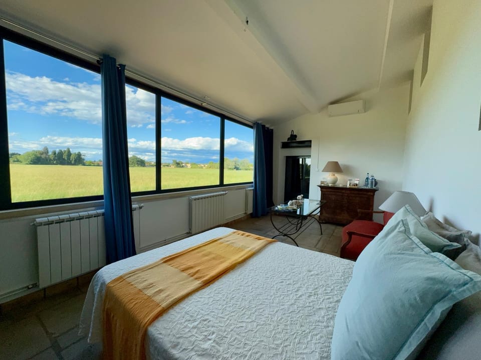 Le Mas Saint Jacques Bed and Breakfast in Le Pontet