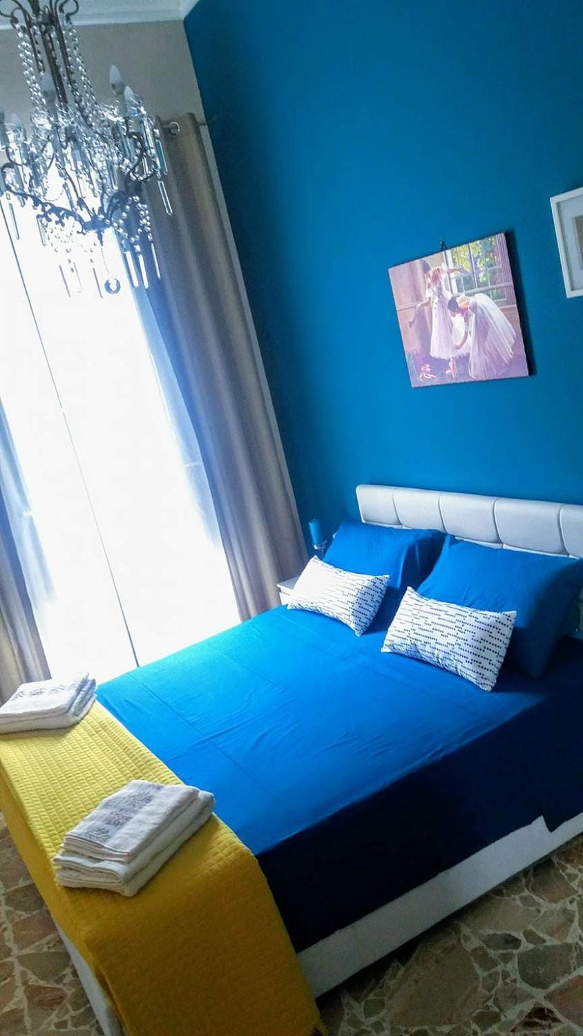 Bed, Day, Photo of the whole room