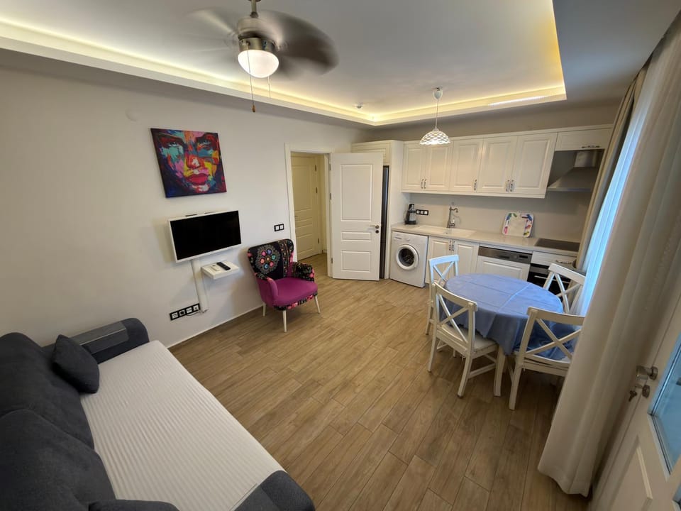 Communal lounge/ TV room, TV and multimedia, Kitchen or kitchenette, Living room, Seating area, Dining area, Evening entertainment, minibar, stove