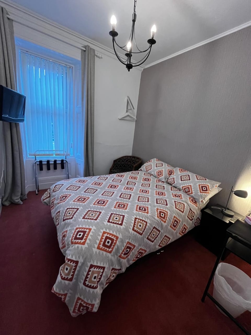 Shower, Bed, Photo of the whole room, Bedroom, internet, towels