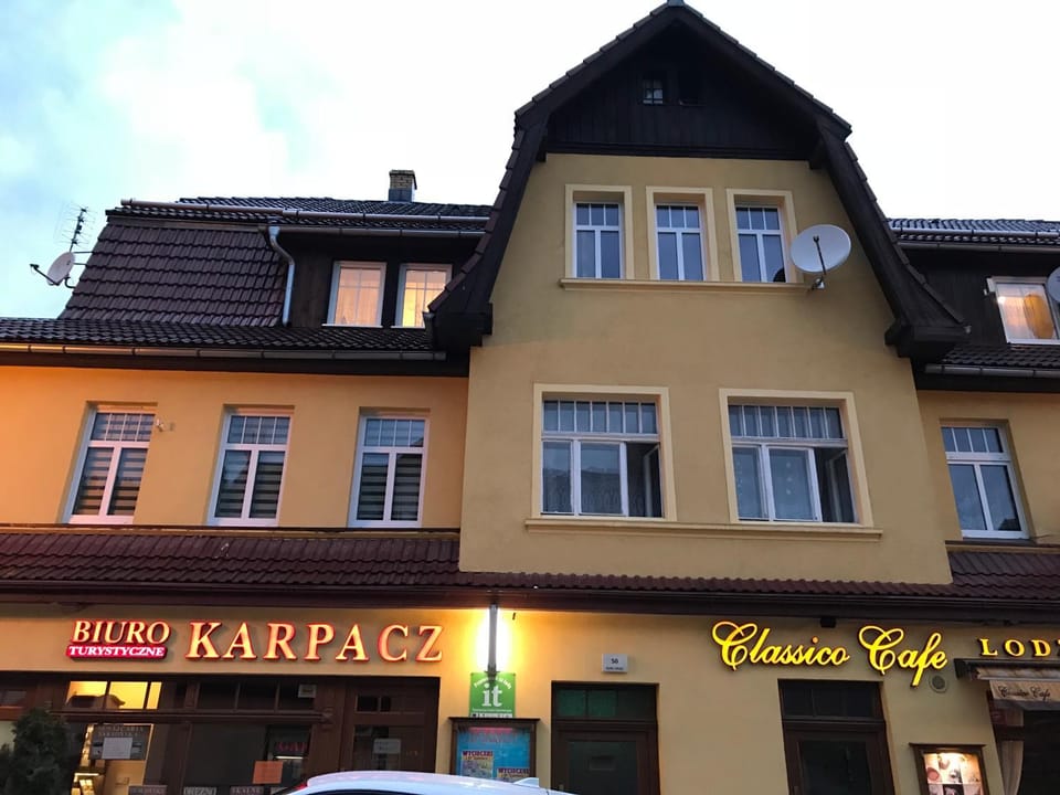 Property building, Location