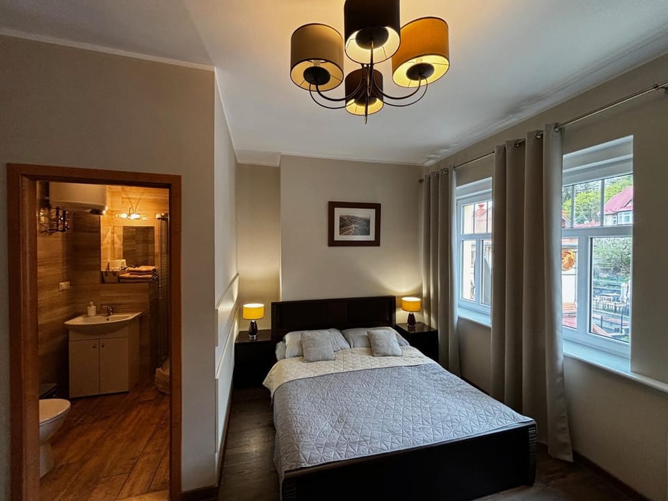 Bed, Bathroom, Living room, Bedroom