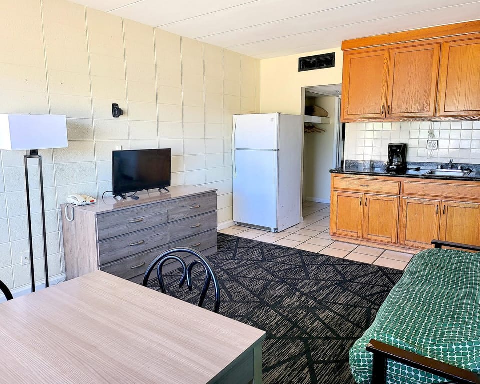 Kitchen or kitchenette, Living room