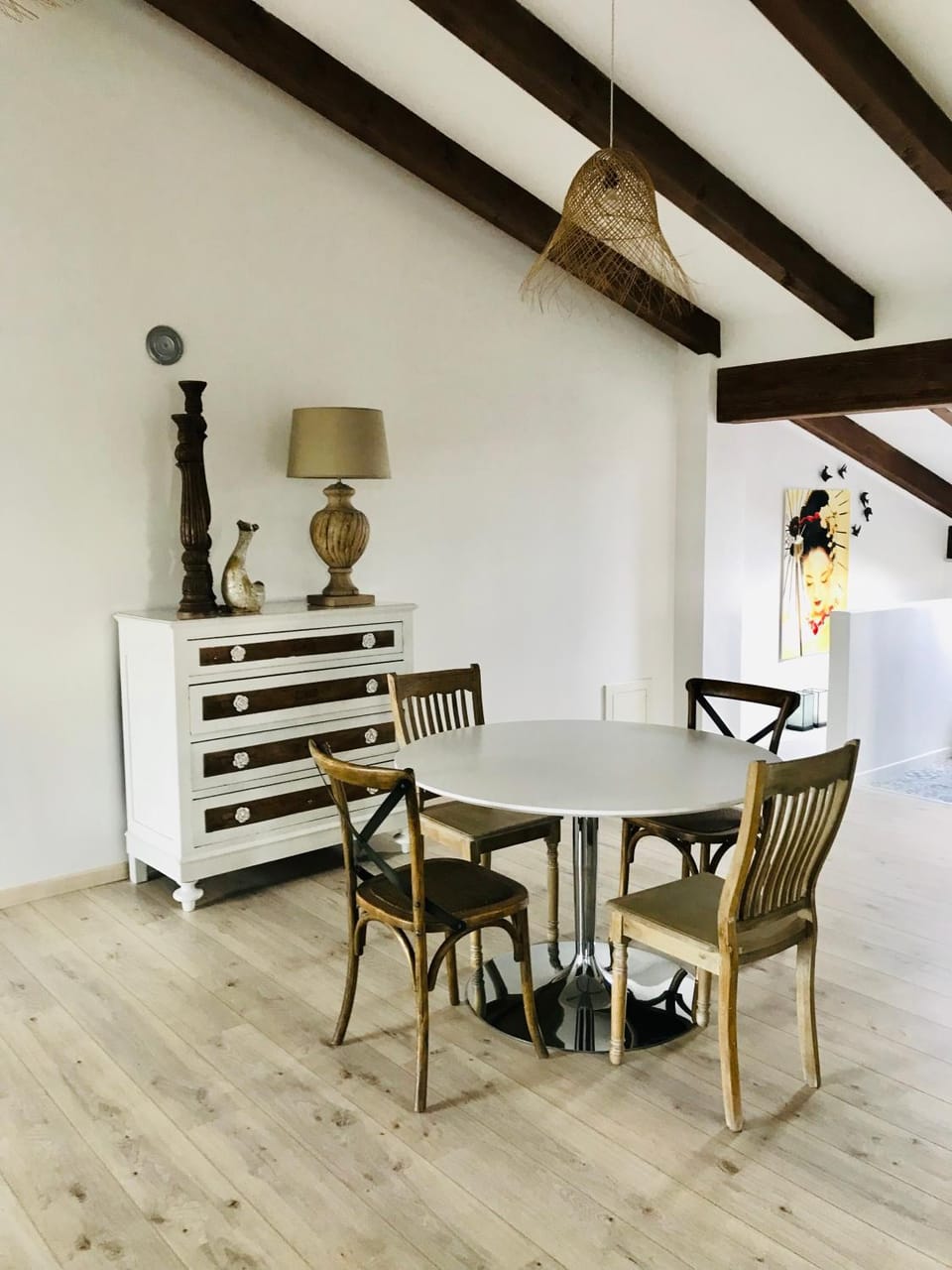 Seating area, Dining area