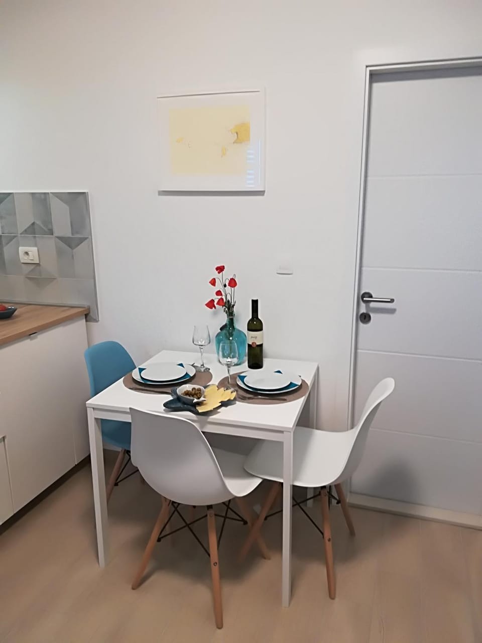 Kitchen or kitchenette, Dining area