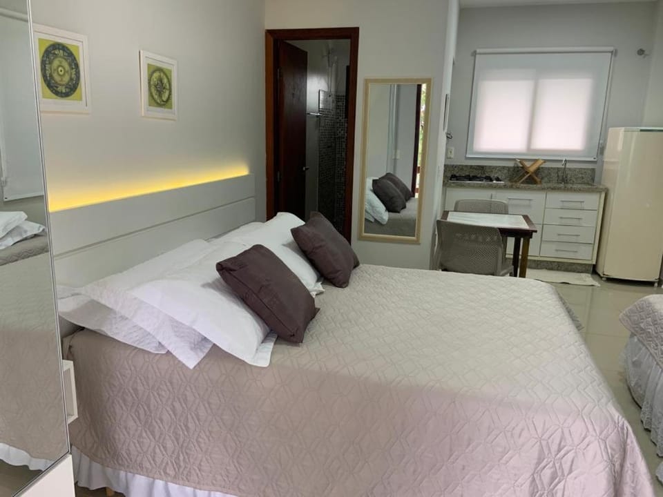 Bed, Kitchen or kitchenette, Bedroom, hair dresser
