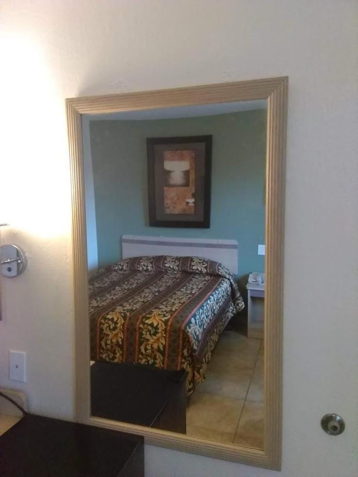 RED CARPET INN LOUISVILLE NORTH -Jeffersonville In Hotel in Clarksville