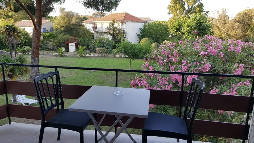 Balcony/Terrace, Garden view