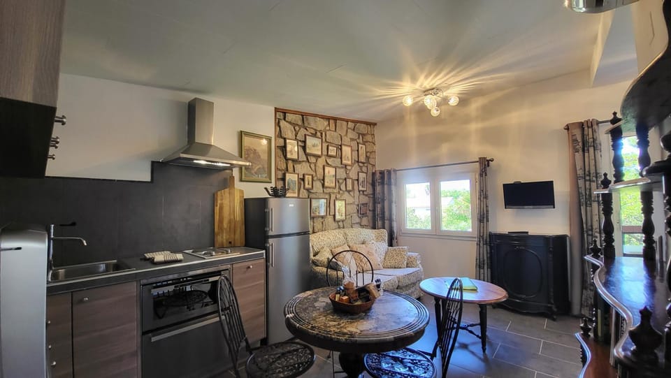TV and multimedia, Kitchen or kitchenette, Living room, Dining area, dishwasher, oven, kitchen, air conditioner