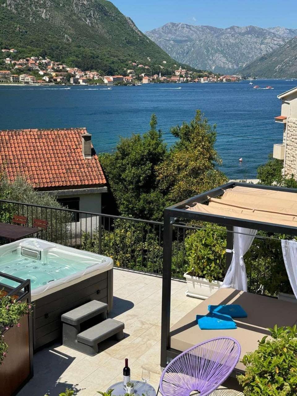 Patio, View (from property/room), Balcony/Terrace, Dining area, Sea view