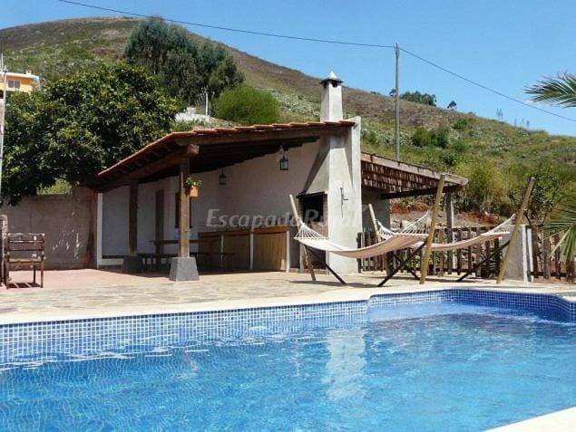 Day, Swimming pool