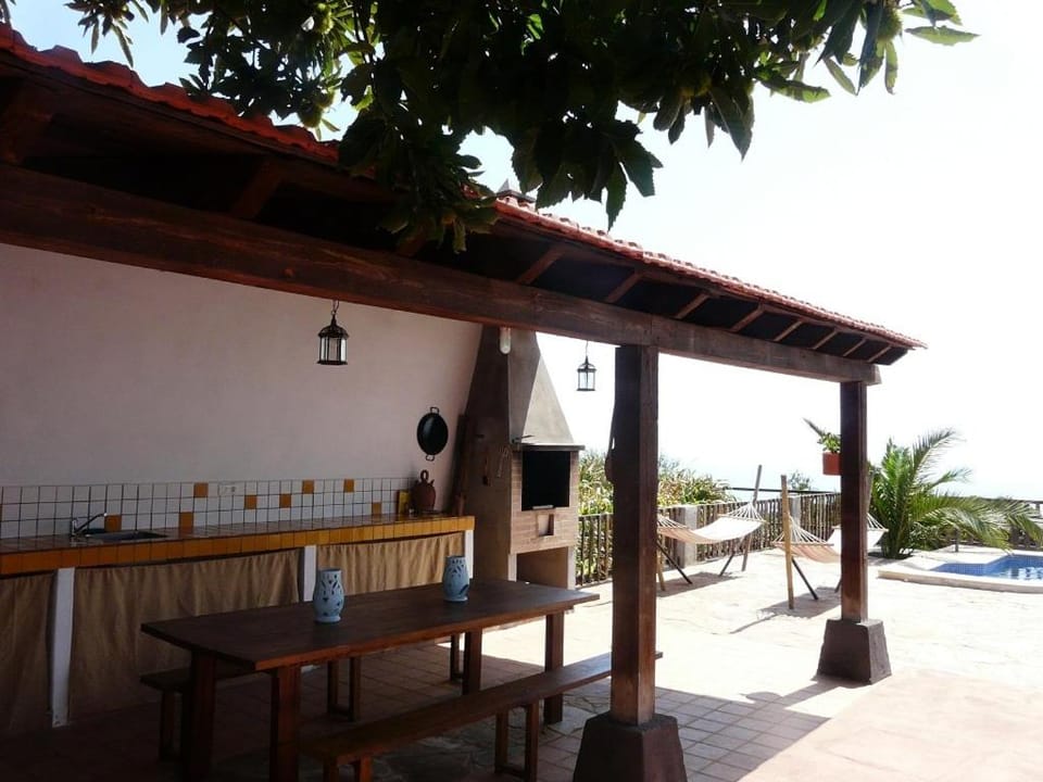 Day, Dining area