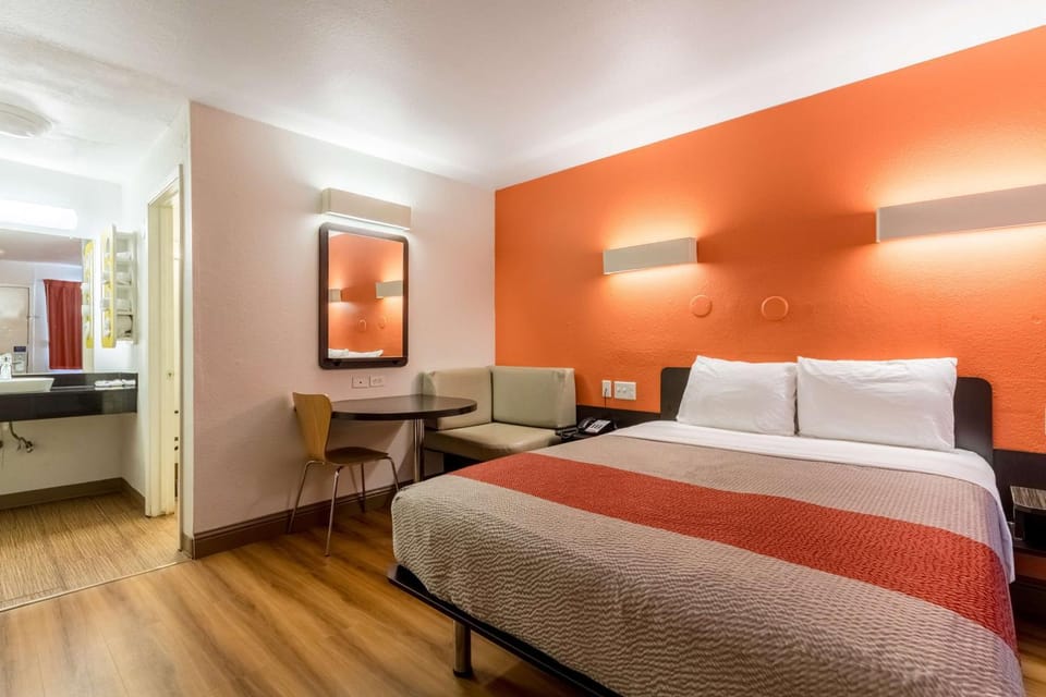 Photo of the whole room, On site