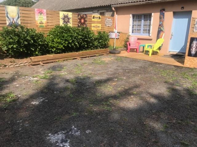 Patio, Area and facilities