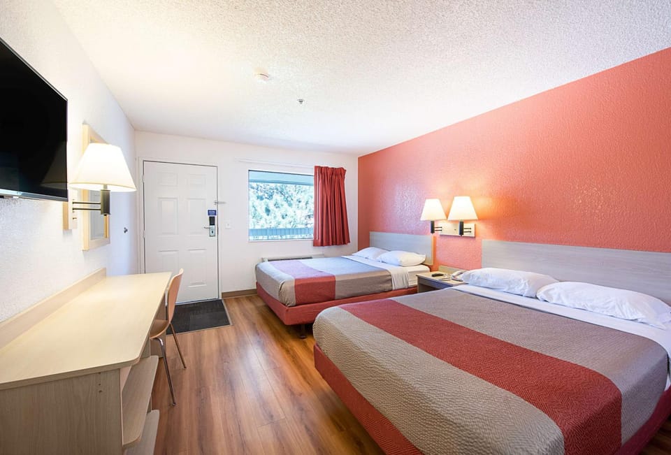 TV and multimedia, Bedroom, On site