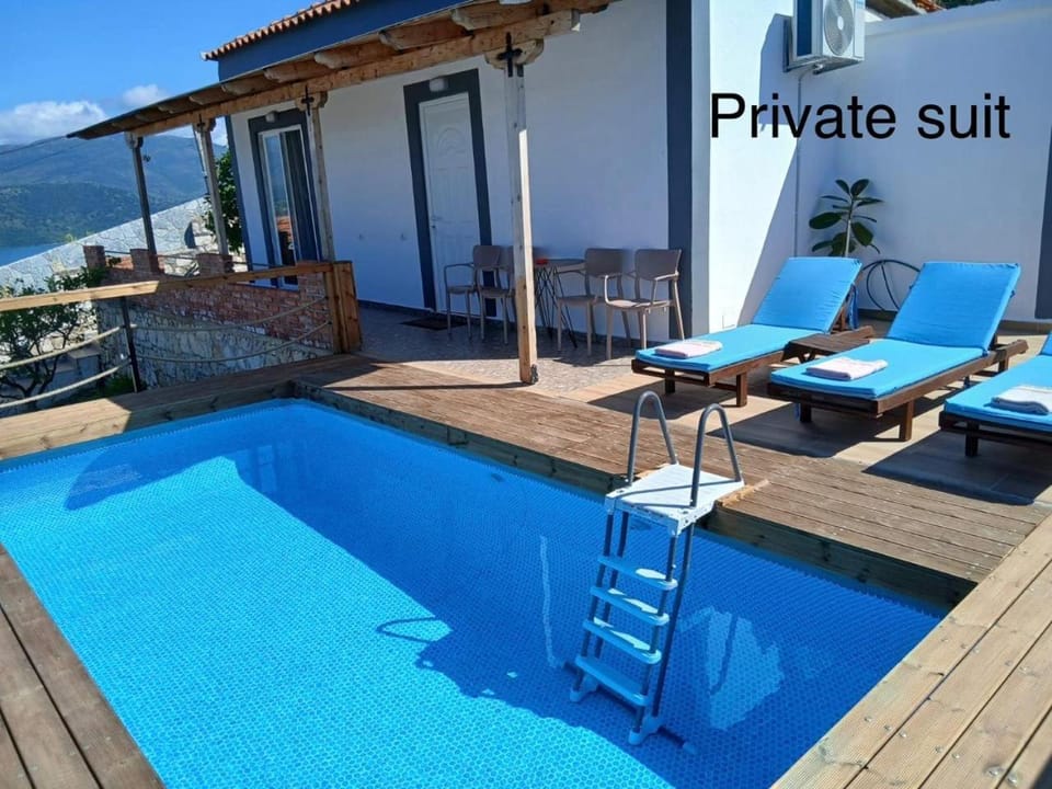 Day, Pool view