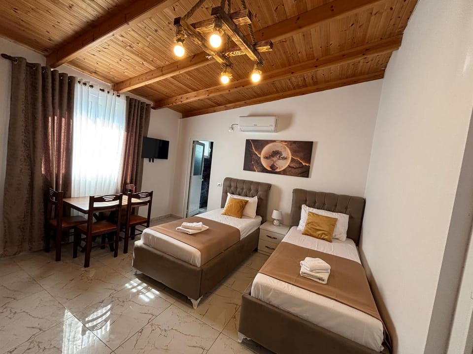 Bed, TV and multimedia, Seating area, Bedroom