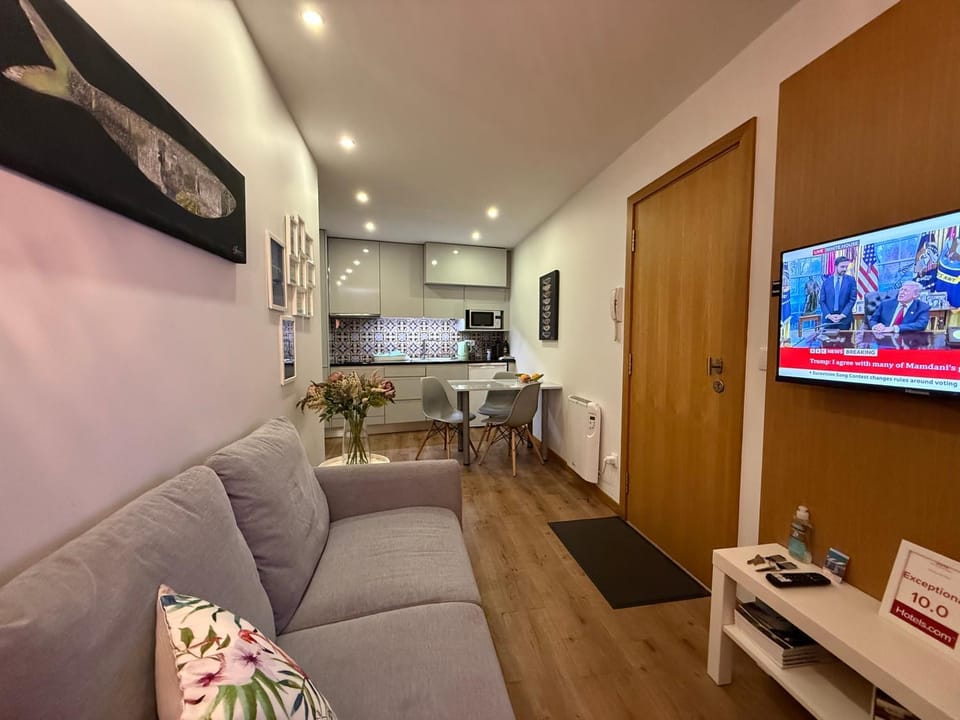 Communal lounge/ TV room, TV and multimedia, Kitchen or kitchenette, Living room, Seating area, Dining area, minibar