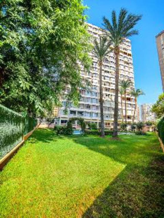 APT ALHAMBRA CON AIRE ACOND, 3 hab, ZONA PLAYA de LEVANTE-PISCINA-WIFI, parking suplem Apartment in Benidorm