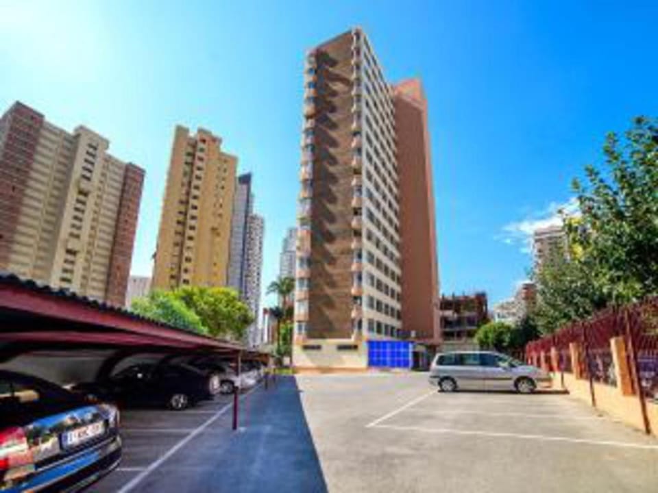 APT ALHAMBRA CON AIRE ACOND, 3 hab, ZONA PLAYA de LEVANTE-PISCINA-WIFI, parking suplem Apartment in Benidorm