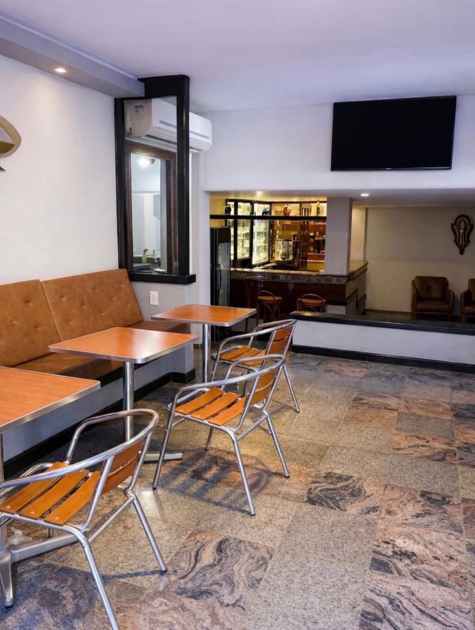 Communal lounge/ TV room