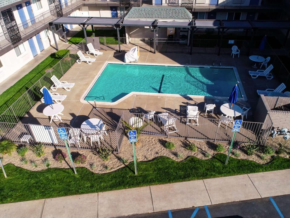 Pool view, Swimming pool