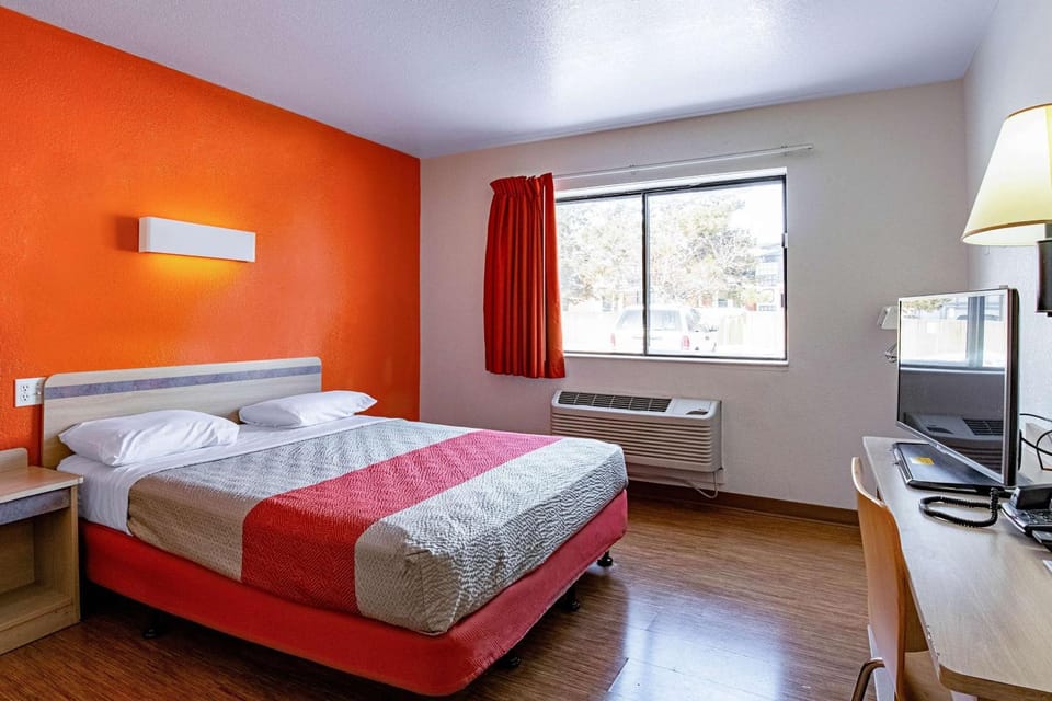 TV and multimedia, Photo of the whole room, On site