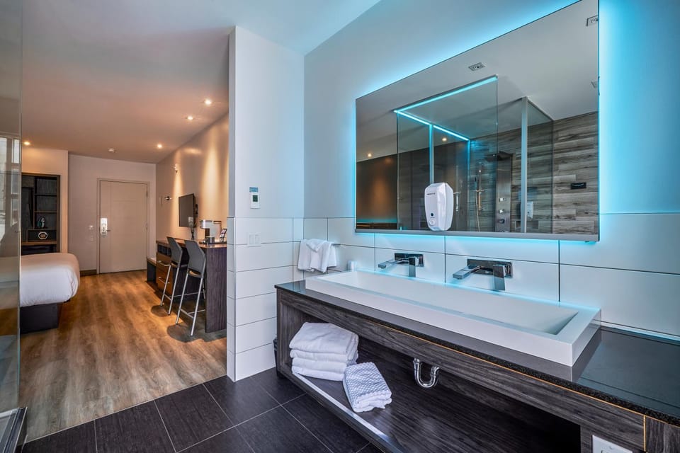 Bathroom, Seating area