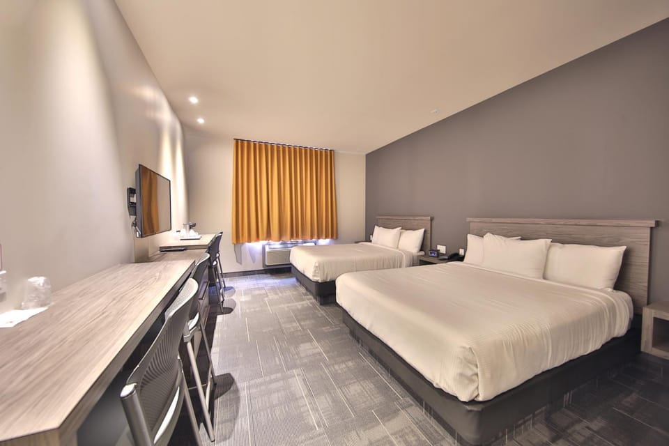 Bed, TV and multimedia, Photo of the whole room, Seating area, Bedroom