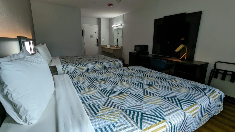 Bed, Bedroom, minibar