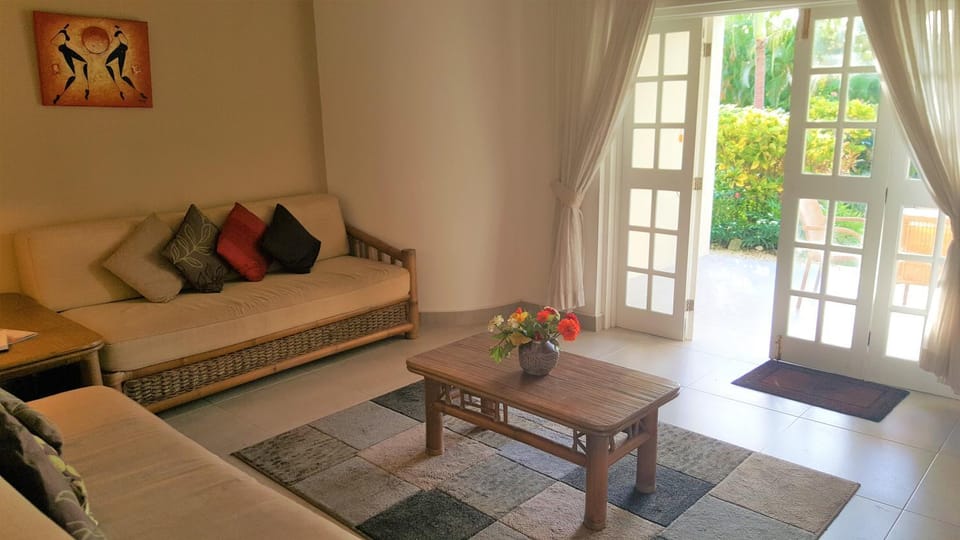 Garden, Living room