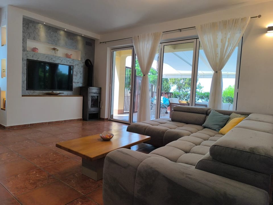 TV and multimedia, Living room, Seating area