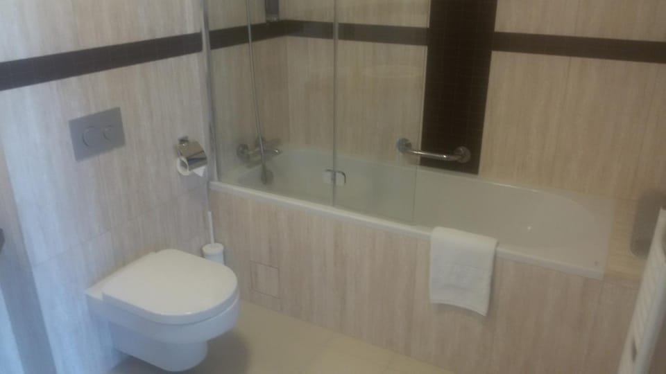 Shower, Toilet, Bathroom, Bath