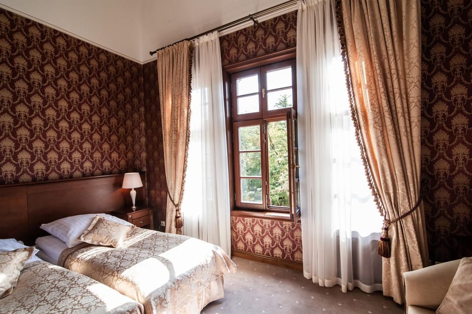 Pałac Myśliwski w Antoninie Bed and Breakfast in Lower Silesian Voivodeship