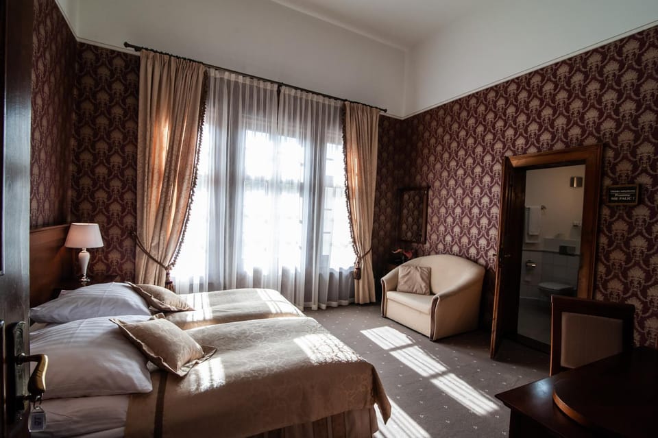 Pałac Myśliwski w Antoninie Bed and Breakfast in Lower Silesian Voivodeship