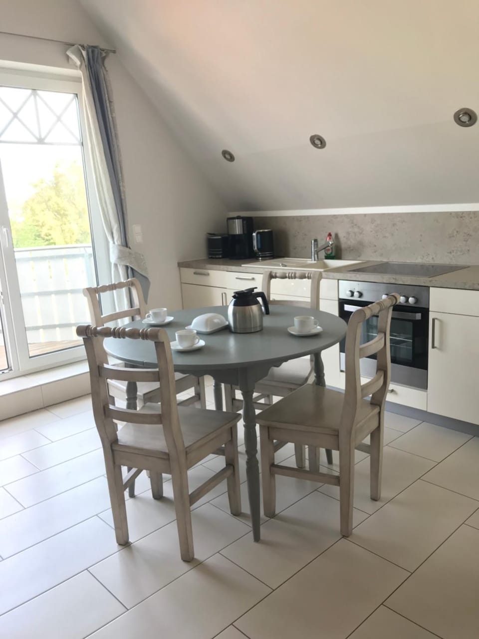 Kitchen or kitchenette, Dining area, dishwasher, stove